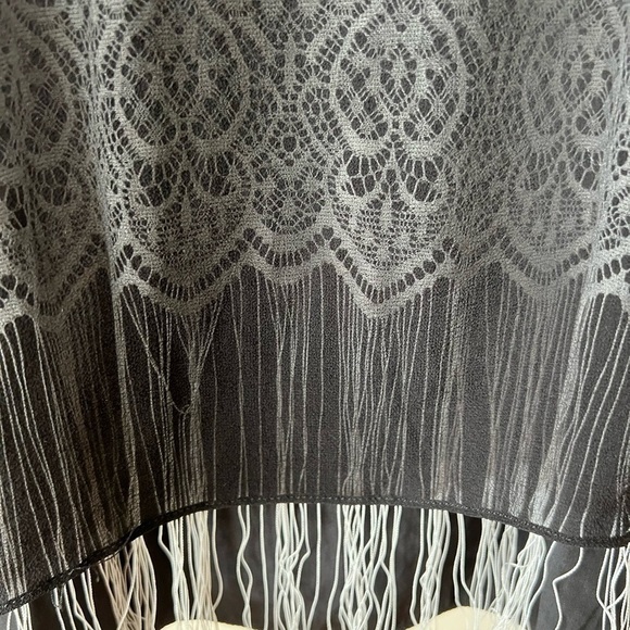 Lola and Sophie Fringe Silk Tank. Size L. Pristine Condition. - Picture 7 of 7